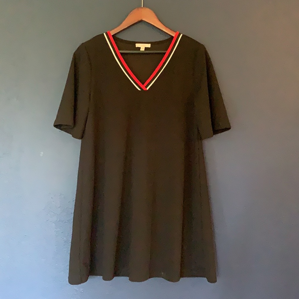 Black long tunic top with contrast neckline style!